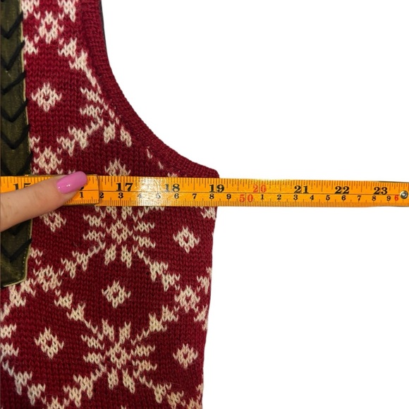 Icelandic Designs Wool Red Floral Knit Sweater Vest Size Small - Picture 12 of 14